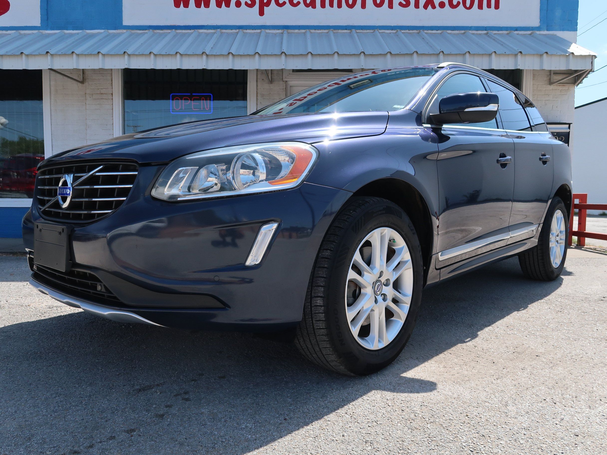 Used 2015 Volvo XC60 T5 Premier w/ Proximity Package FWD image 5