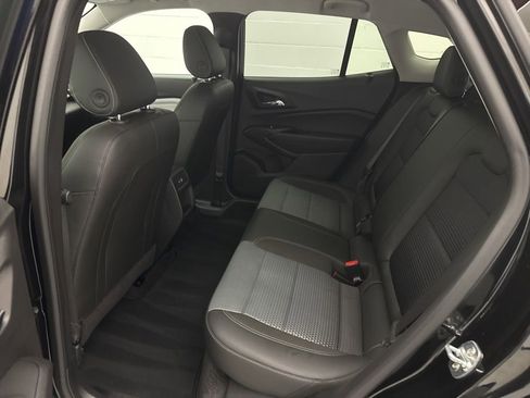 Used 2025 Chevrolet Trax LT w/ LT Convenience Package FWD image 30