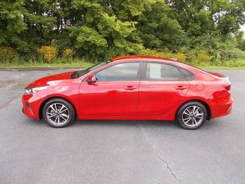 Used 2023 Kia Forte LXS w/ LXS Technology Package FWD image 3