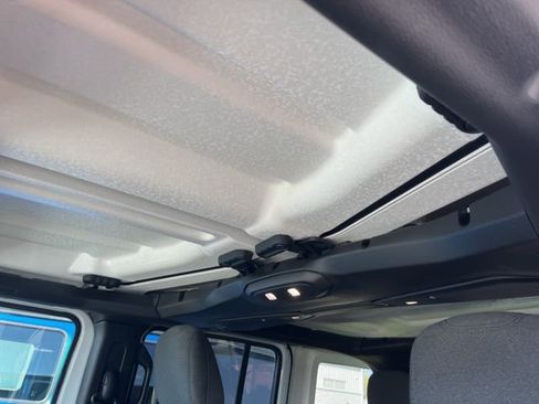 Used 2024 Jeep Wrangler Sport S image 10