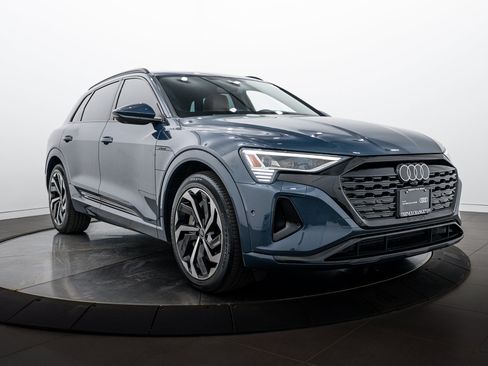 Used 2024 Audi Q8 e-tron Prestige w/ Prestige Package AWD/4WD image 2