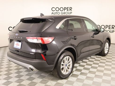 Used 2022 Ford Escape SE image 19
