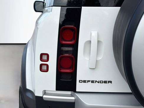 Used 2022 Land Rover Defender 110 S AWD/4WD image 10