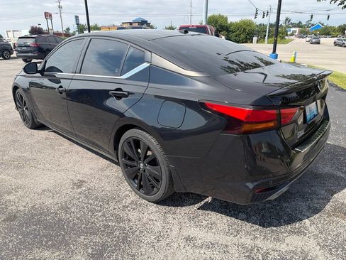 Used 2022 Nissan Altima 2.5 SR w/ Midnight Edition Package FWD image 4