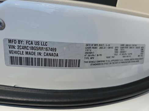 Used 2024 Chrysler Pacifica Touring-L image 42