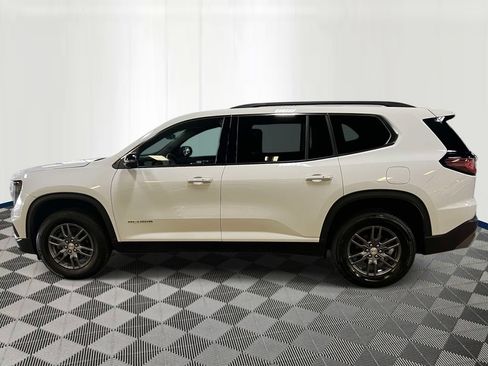 Used 2025 GMC Acadia Elevation FWD image 2