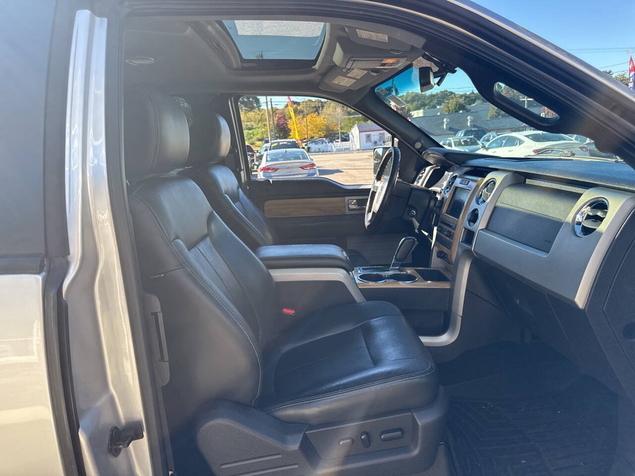 Used 2011 Ford F150 Lariat w/ Lariat Chrome Pkg AWD/4WD image 10
