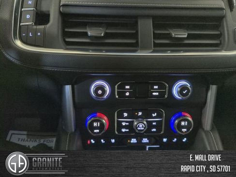 Used 2022 GMC Yukon XL SLT w/ SLT Luxury Package image 18