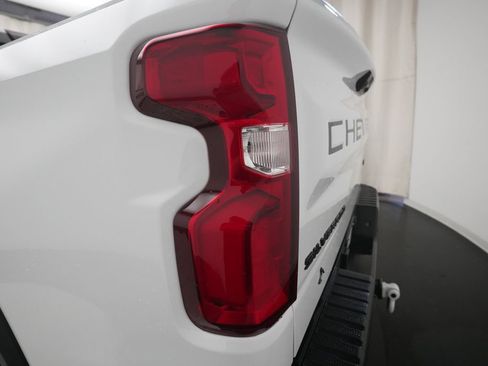 Used 2025 Chevrolet Silverado 1500 ZR2 w/ Technology Package AWD/4WD image 32