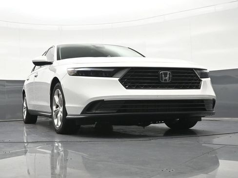 Used 2023 Honda Accord LX image 29