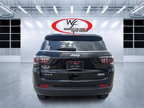 Used 2025 Jeep Compass Latitude w/ Convenience Group AWD/4WD image 4