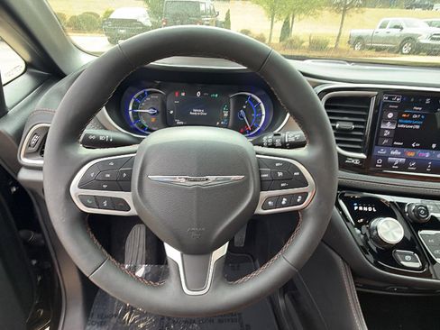 Used 2024 Chrysler Pacifica Pinnacle image 29