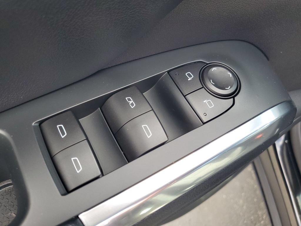 Used 2026 Chevrolet Traverse LT FWD image 23