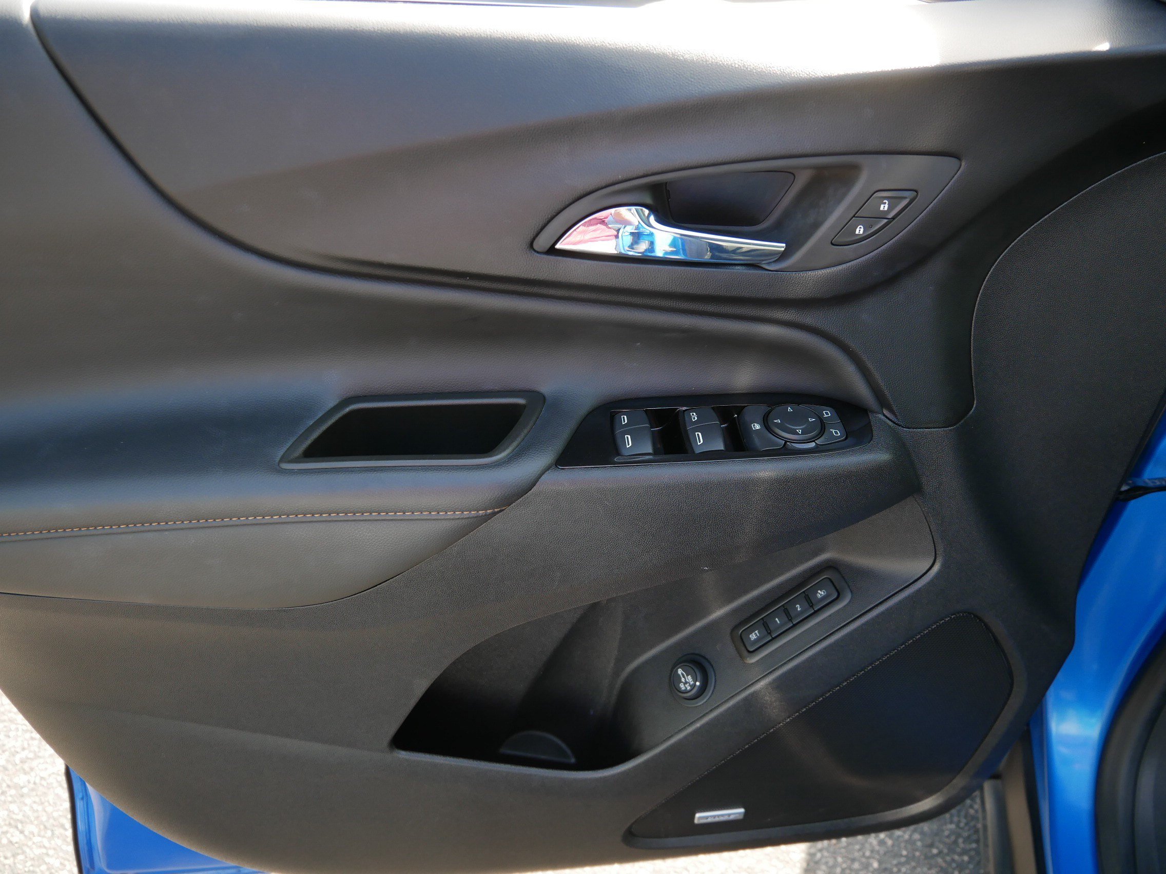 Used 2024 Chevrolet Equinox Premier AWD/4WD image 19