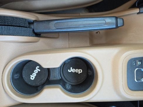Used 2016 Jeep Wrangler Unlimited Rubicon w/ Dual Top Group AWD/4WD image 19