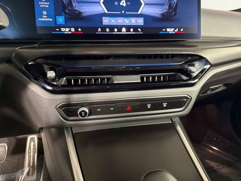 Used 2026 BMW M4 Competition AWD/4WD image 40