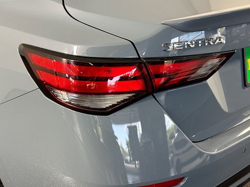 Used 2025 Nissan Sentra SR FWD image 36