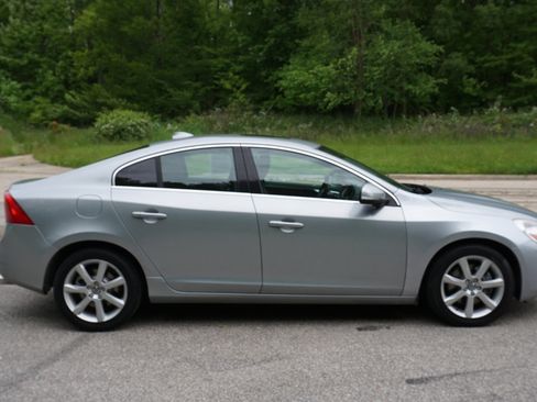 Used 2013 Volvo S60 T5 image 6