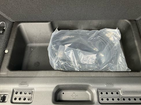 Used 2025 Jeep Wrangler Unlimited Sahara AWD/4WD image 28