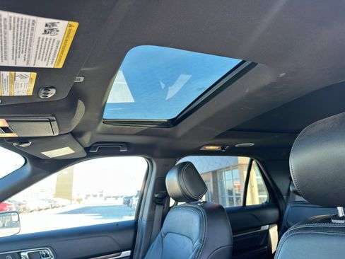 Used 2017 Ford Explorer Limited image 28