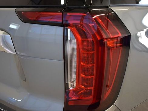 Used 2024 GMC Yukon Denali w/ Denali Reserve Package AWD/4WD image 12