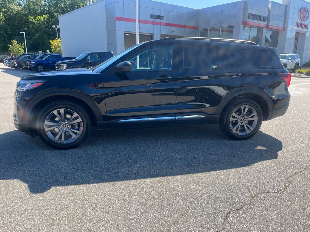 Used 2025 Ford Explorer Active w/ Active Comfort Package AWD/4WD image 3