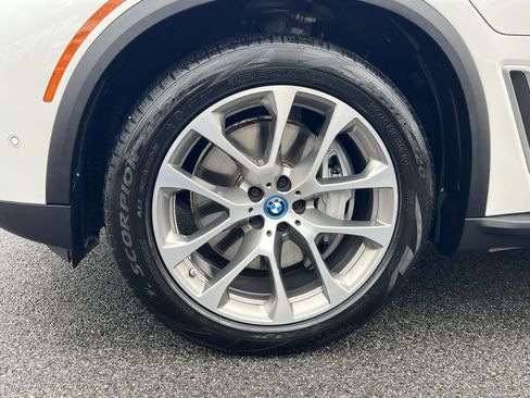 Used 2022 BMW X5 xDrive45e w/ Executive Package image 12
