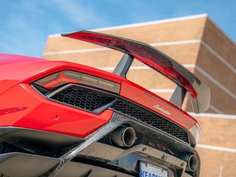 Used 2018 Lamborghini Huracan Performante AWD/4WD image 36