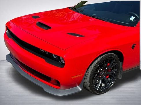 Used 2015 Dodge Challenger SRT Hellcat RWD image 5