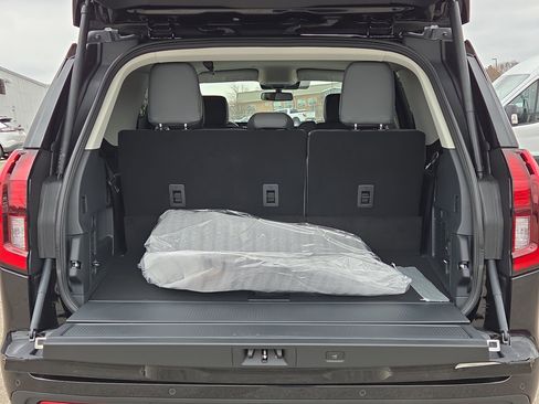 New 2026 Ford Expedition Active image 4