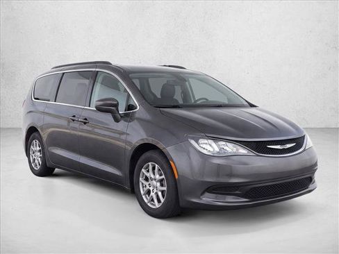 Used 2021 Chrysler Voyager Lxi FWD image 3