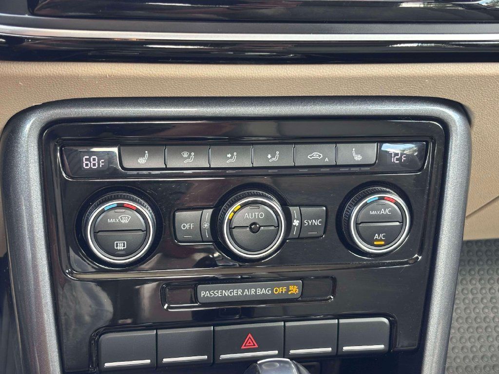 Used 2019 Volkswagen Beetle 2.0T SE FWD image 21