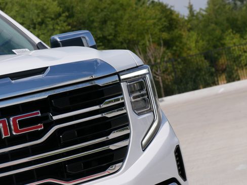 Used 2023 GMC Sierra 1500 SLT RWD image 10