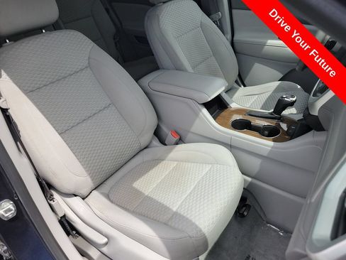 Used 2017 GMC Acadia SLE FWD image 19