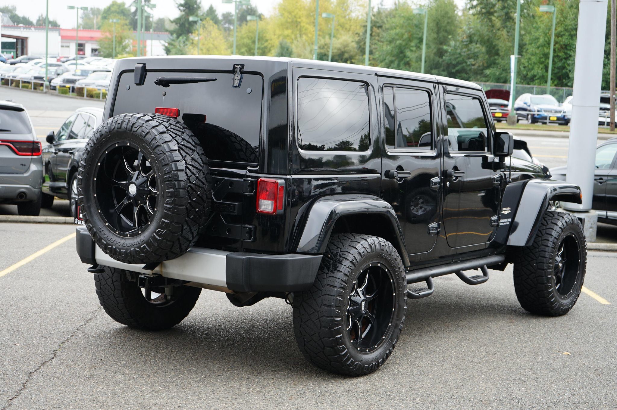 Used 2013 Jeep Wrangler Unlimited Sahara w/ Dual Top Group AWD/4WD image 5