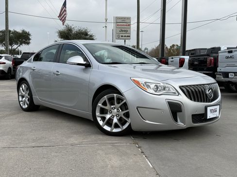 Used 2017 Buick Regal GS image 2