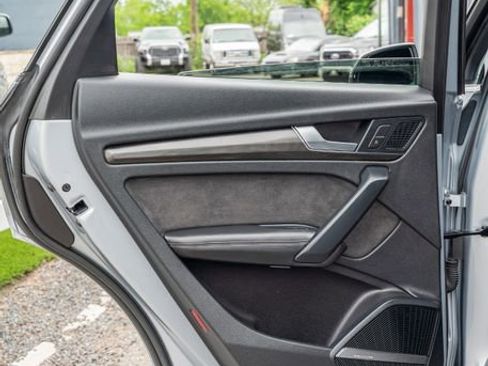 Used 2018 Audi SQ5 Prestige w/ Prestige Package image 33