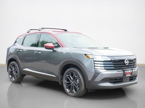 New 2025 Nissan Kicks SR image 1