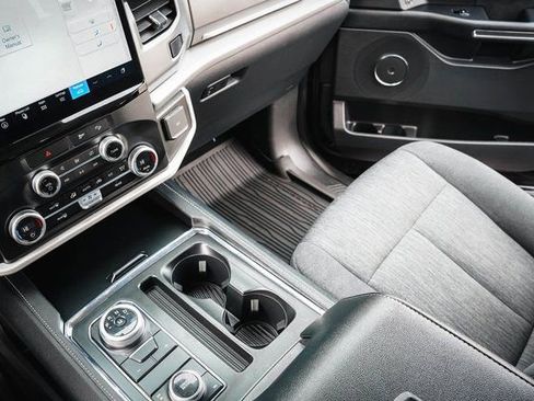 Used 2023 Ford Expedition XLT image 26