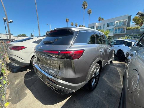 Used 2023 INFINITI QX60 Luxe w/ Cargo Package FWD image 3