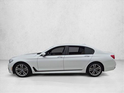 Used 2018 BMW 740i RWD image 8