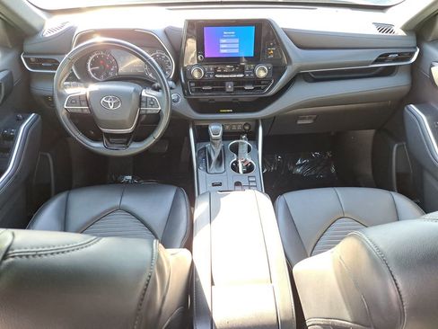 Used 2023 Toyota Highlander XSE image 13