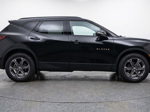 Used 2025 Chevrolet Blazer LT FWD image 11