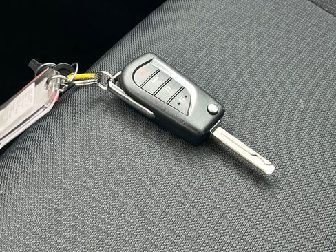 Used 2025 Toyota Corolla LE image 21