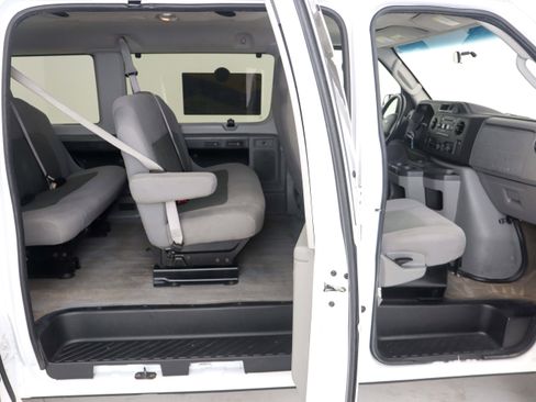 Used 2013 Ford E-350 and Econoline 350 XLT image 14