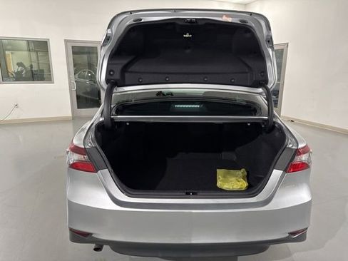 Used 2022 Toyota Camry LE image 12