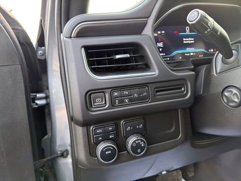 Used 2022 Chevrolet Suburban RST w/ Luxury Package image 17