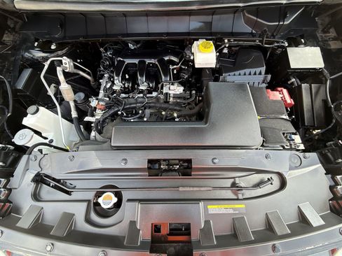 Used 2025 Nissan Pathfinder SV image 17