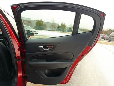 Used 2019 Volvo S60 T5 Momentum image 22