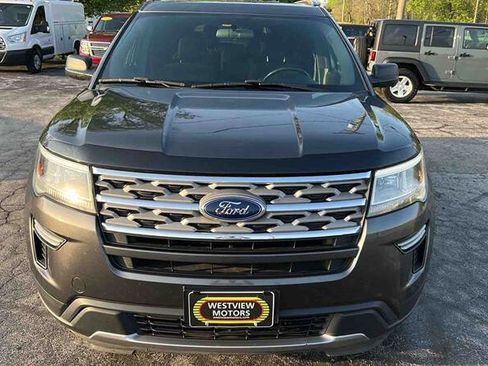 Used 2018 Ford Explorer XLT image 3